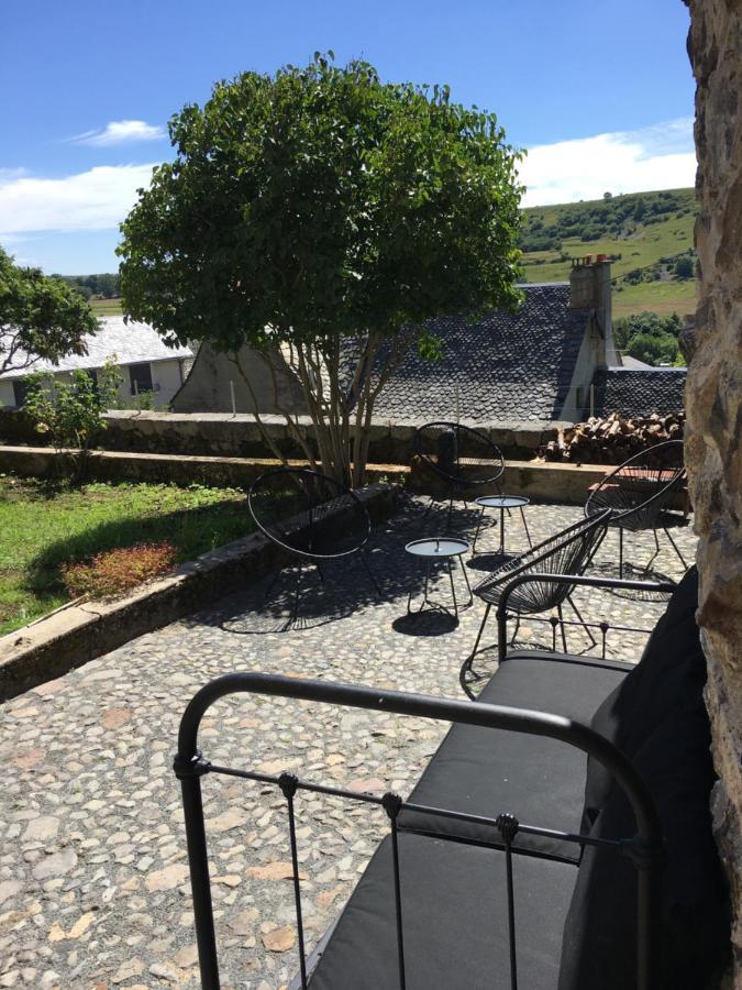 La Cure Grande Maison De Charme De 2 A 14 Personnes Saint-Urcize Exterior foto